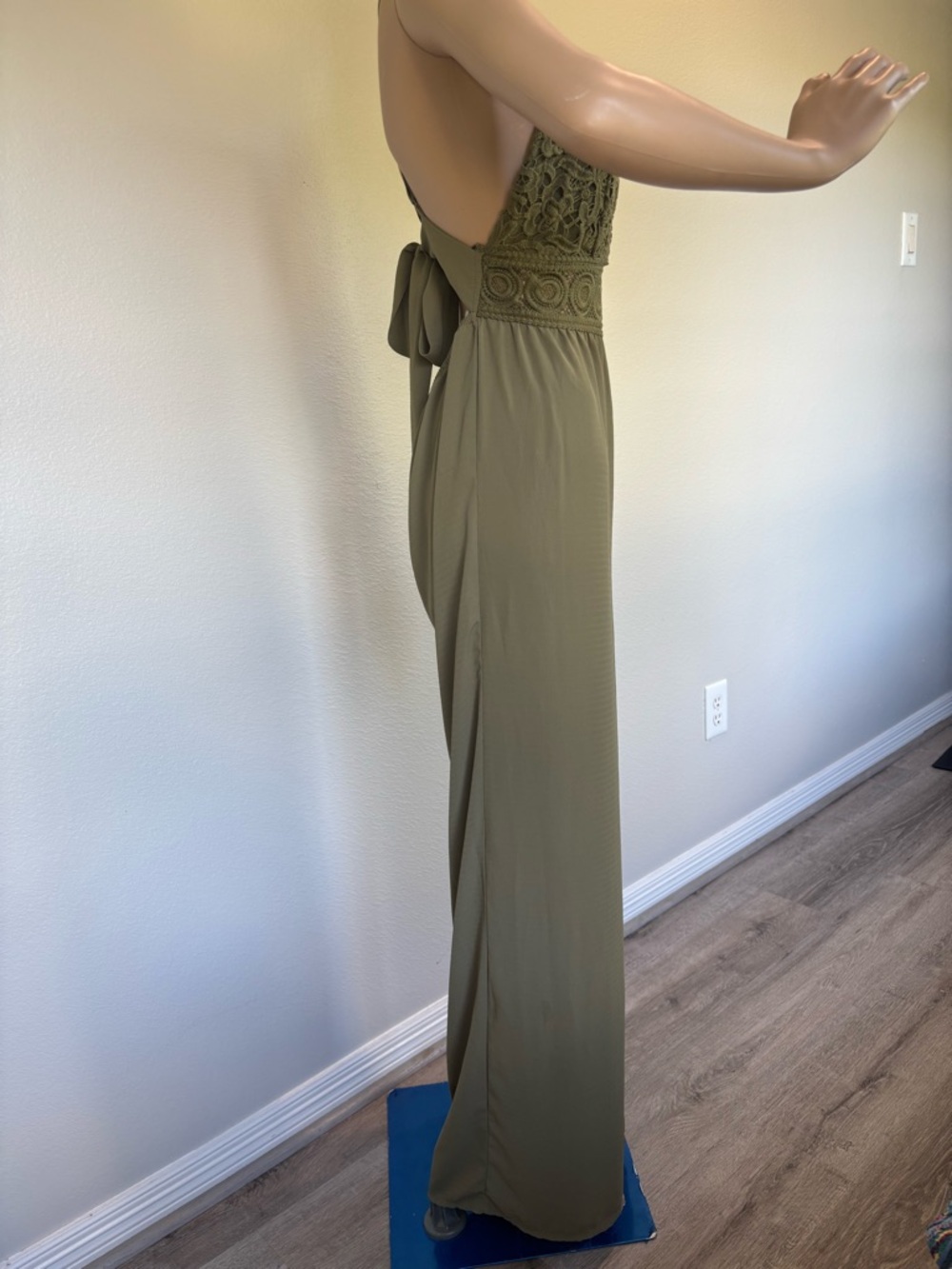 Blashe Olive Crochet Bodice Wide-Leg Jumpsuit Open Back V Neck Like New - Picture 6 of 16